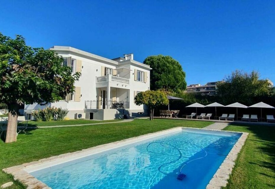 Luxurious 10-Bedroom Villa/Boutique Hotel – Prime Location in Saint Laurent du Var