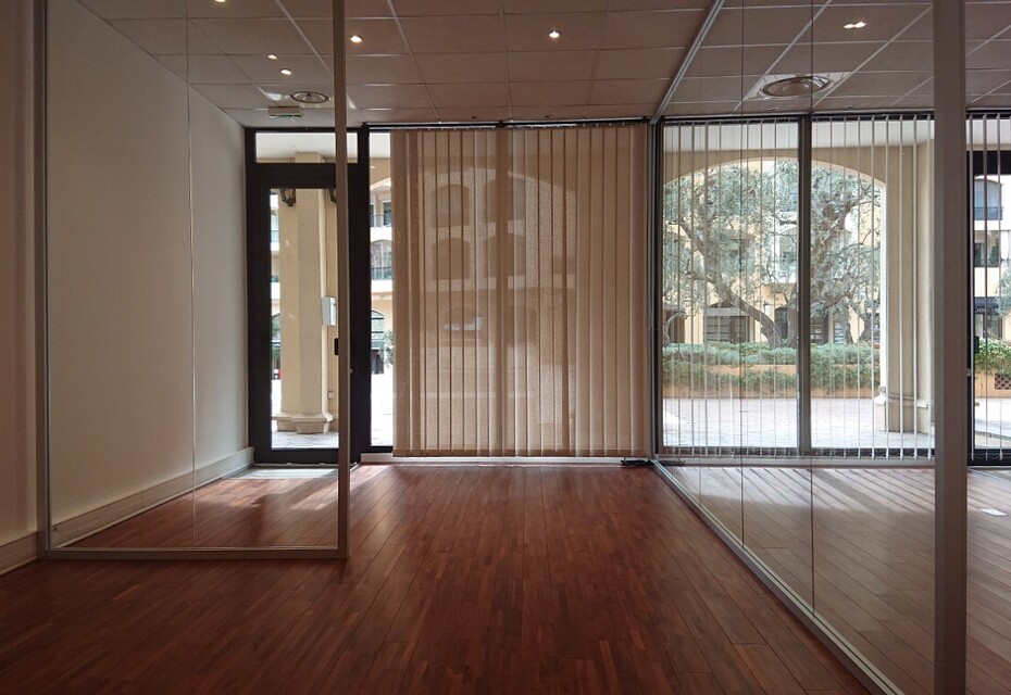 PORT OF FONTVIEILLE - OFFICE WITH LARGE WINDOW